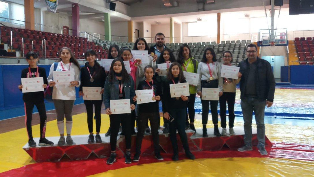 Gazi Ortaokulu Güreş Takımı İl Şampiyonu Oldu